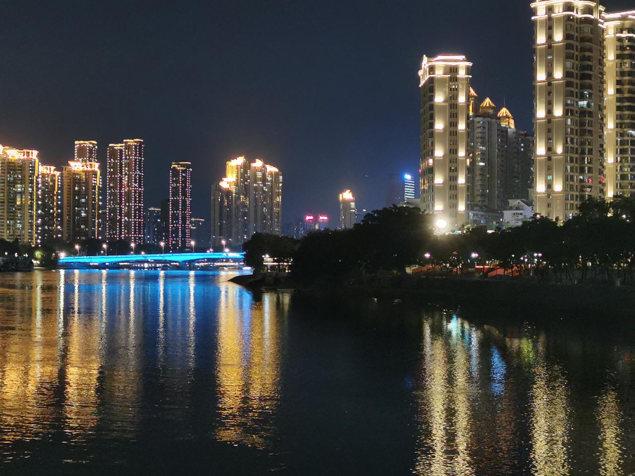 一代商代代商
 
身边总有这样的现象：一个家庭里，只要有一代人踏足经商之路，往后