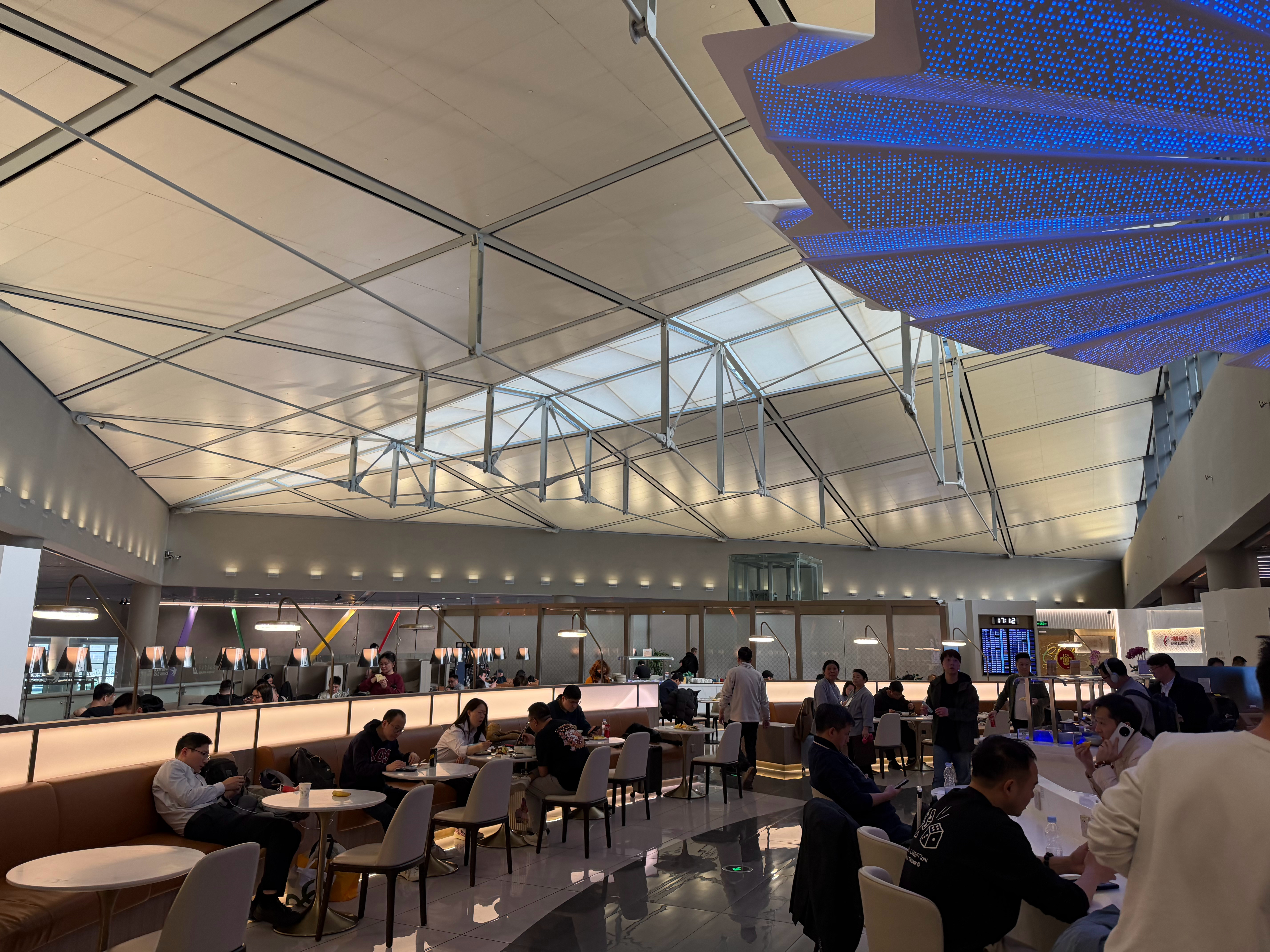 出发长沙啦～媒体人最悲催的是：同行已经白金卡了，而我去休息室还得靠同行带感谢沪上