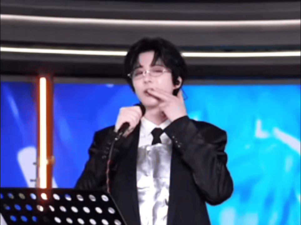 今天是很重要很重要的人和我约会的日子🥰刘宇宁康乃馨音乐节 。刘宇宁直播
