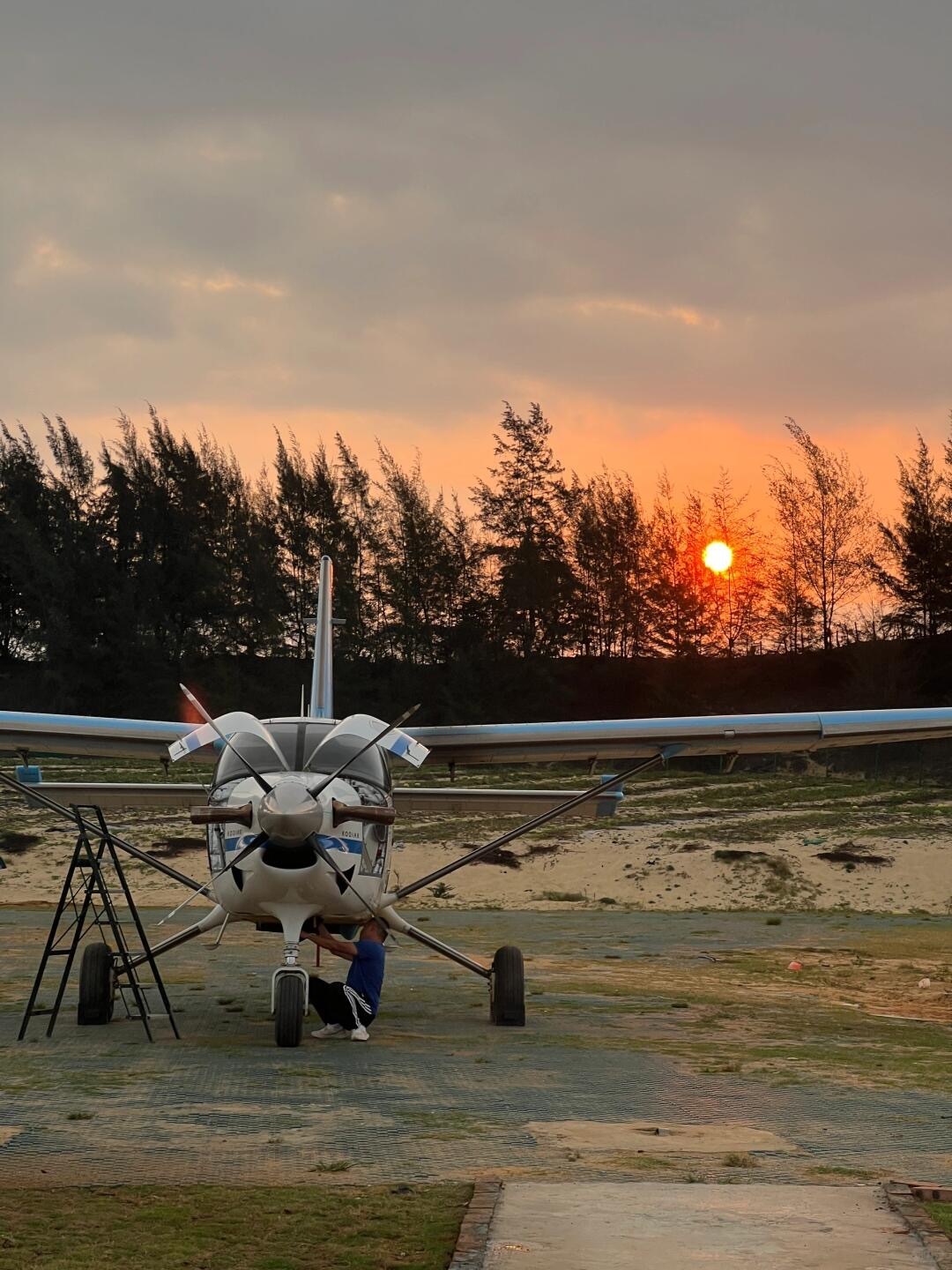 人生就是一场又一场的冒险，自己要冒的险和别人要你冒的险。丨朱德庸摄影 Eva茜童