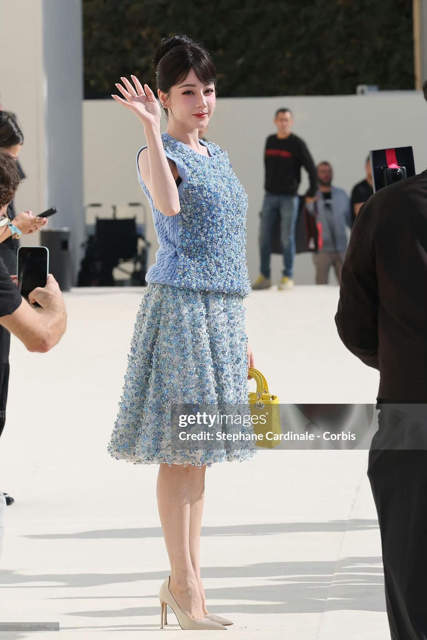 迪丽热巴把G社变站姐了迪丽热巴 in Dior ​ ​​​
