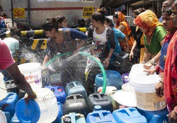 48℃极端热浪席卷印度，高温无差别碾压民生，普通人该如何安稳度夏。

最近打开新