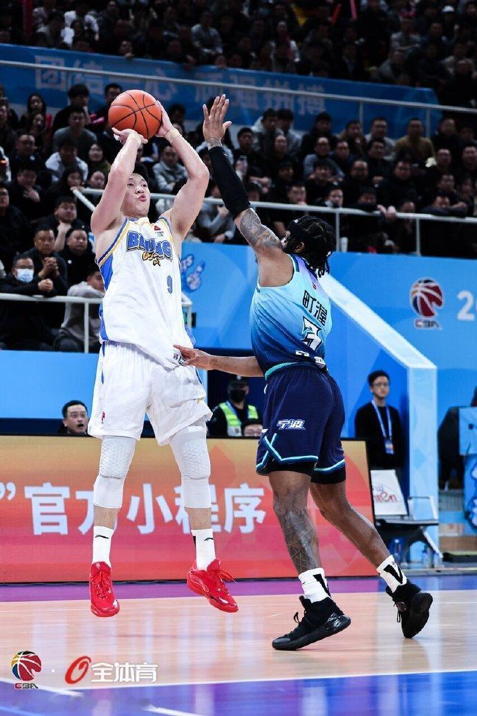 88-83险胜黑马！北京北汽男篮靠铁血防守拿下客场
 
作为全程蹲守的首钢球迷，