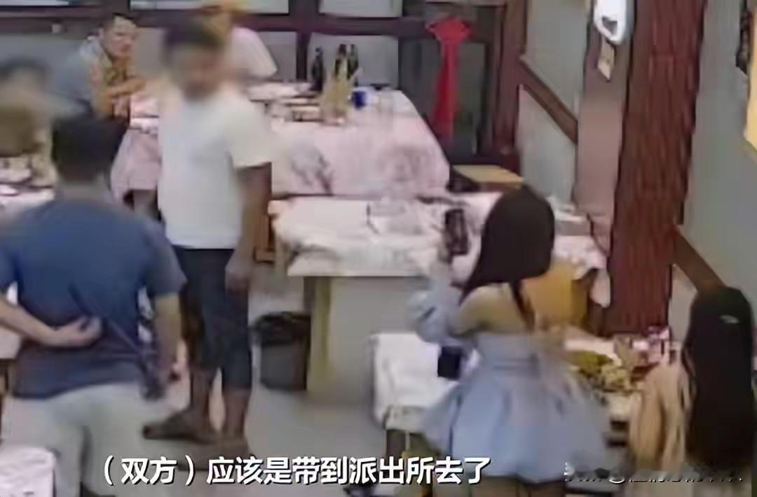 女子被陌生男子摸头这一行为，是否违法？
近日，南昌南昌一位女士吃夜宵时遭陌生男子