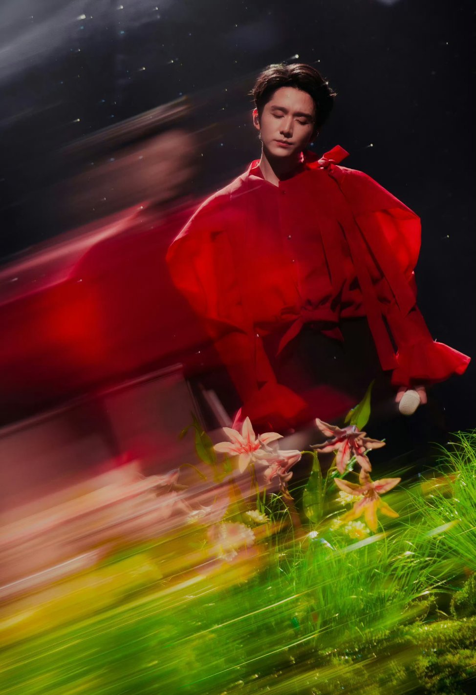 张新成演唱会翻唱率我的天，一口气唱了25首歌，张新成也很牛了！不过将近一半是翻唱