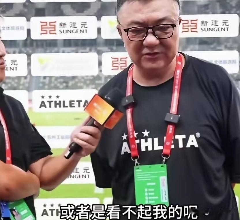 董路接受采访的时候
透露了自己的心态

当记者问他，面对诋毁你的人，你怎么看待，