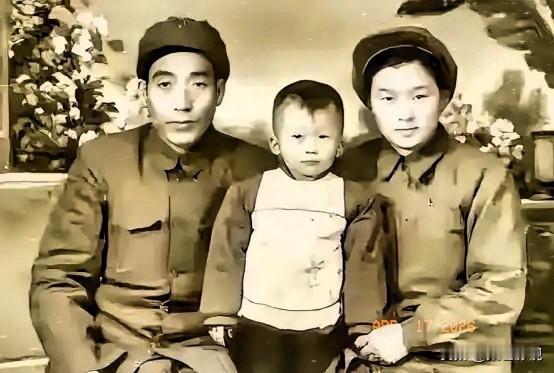 1952年，志愿军铁道兵三师师长黄振荣回国治病，给他看病的女军医周兰说，她和恋人