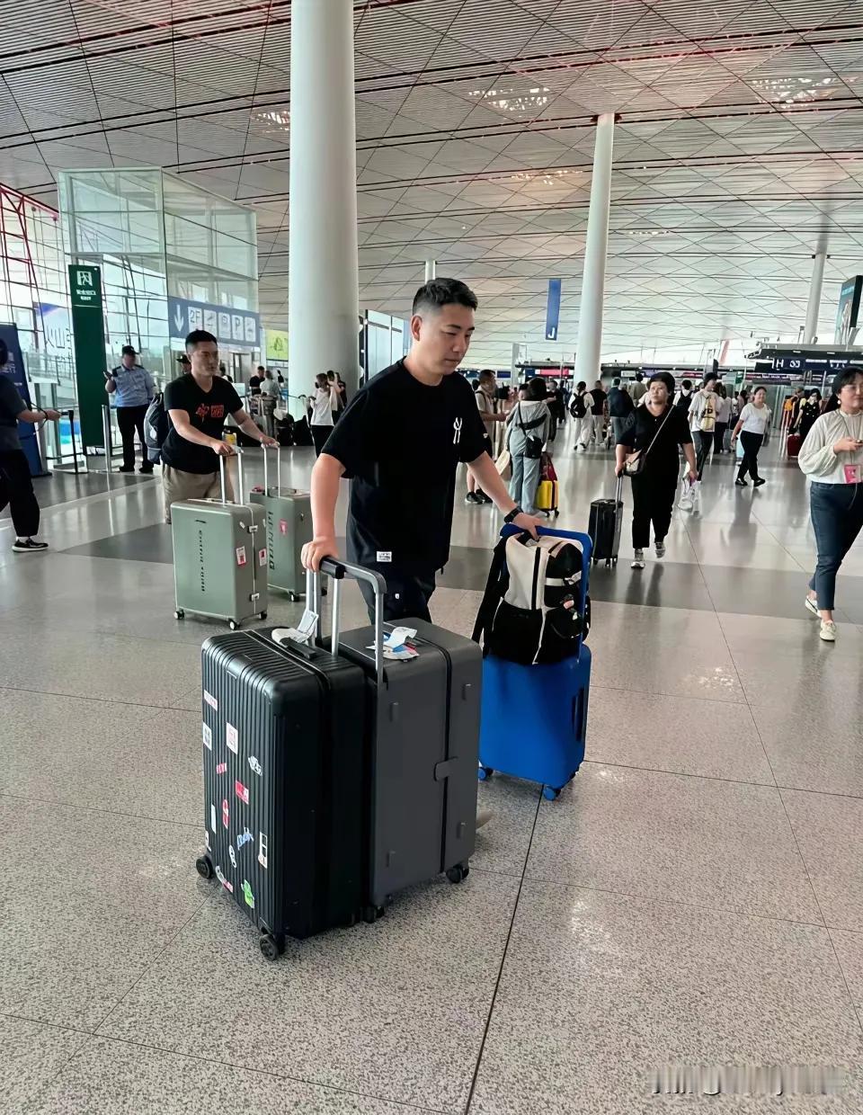 林高远不涨球是刘恒的问题吗？
有网友称看到刘恒教练现身北京机场，心里凉了半截，认