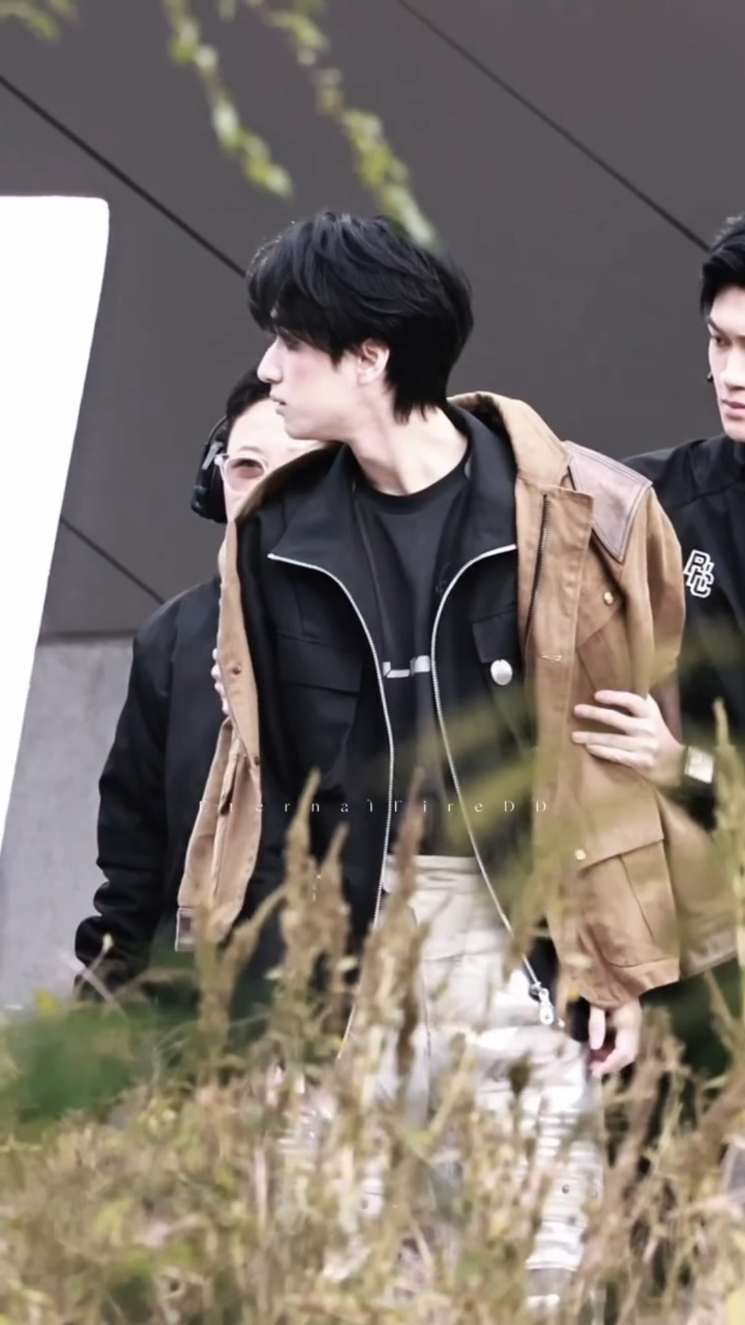 脆弱感这一块被严浩翔拿捏了🥹🥹严浩翔冻伤战损路透严浩翔冻伤被扶着时的脆弱感 