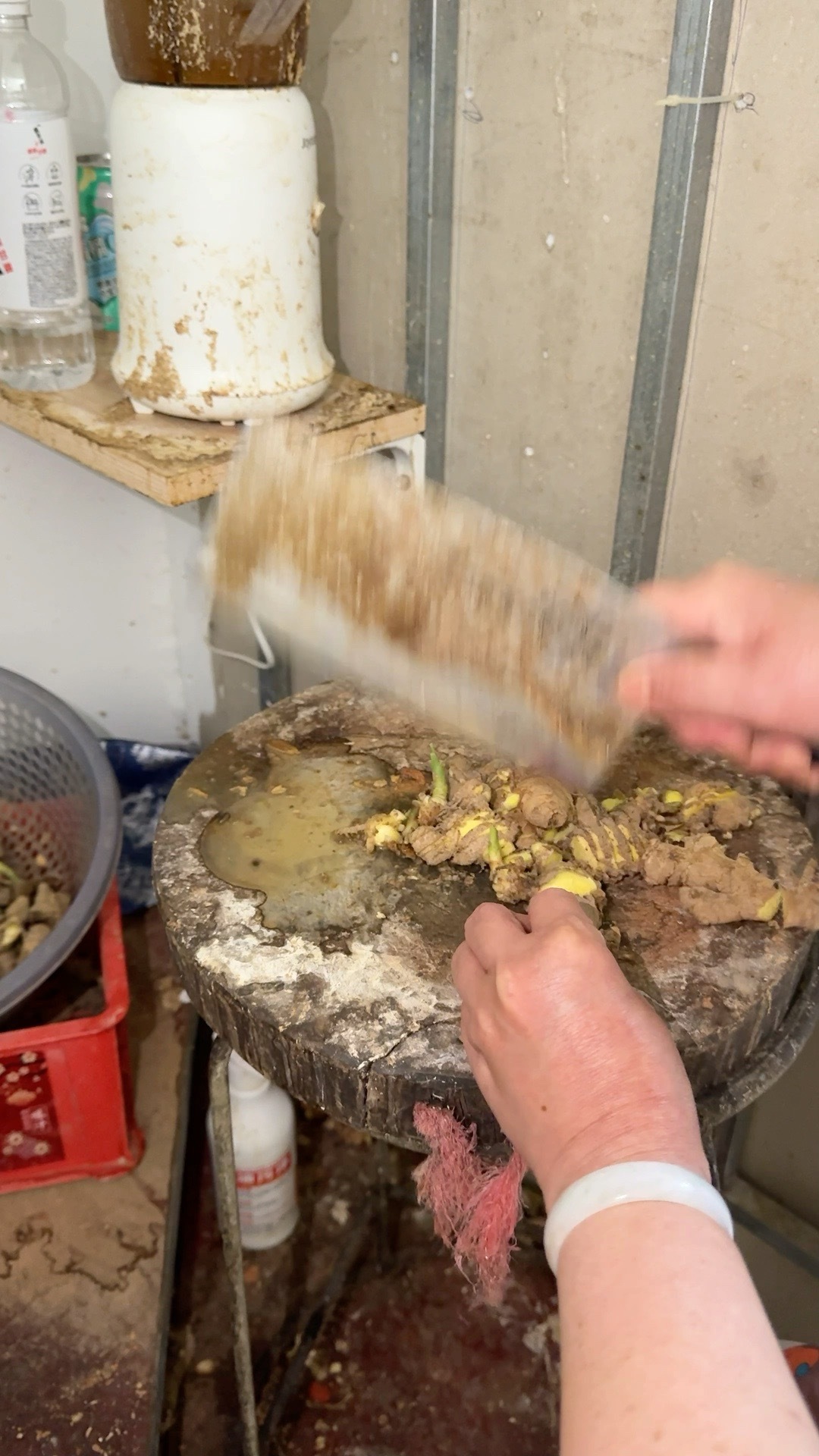 天呐柳州的茶麸洗头也太舒服了吧[苦涩]对肩颈酸痛患者太友好了 热敷敷火辣辣的！！
