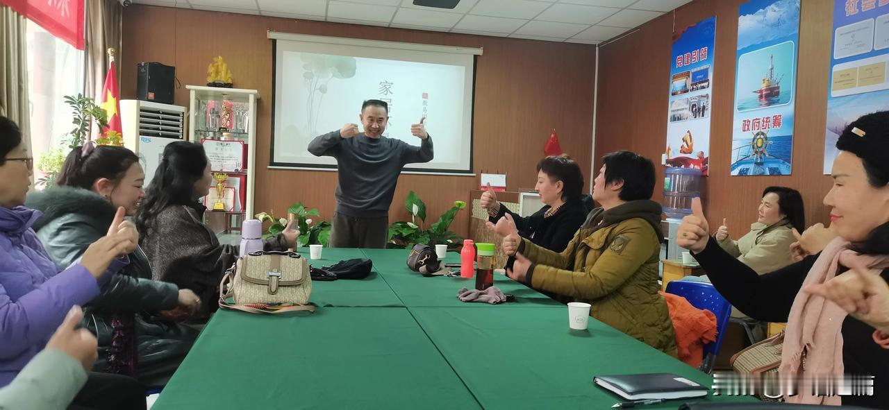 “海纳百川，有容乃大；壁立千仞，无欲则刚。”真正的强者有着极其宽广的心胸，他们待