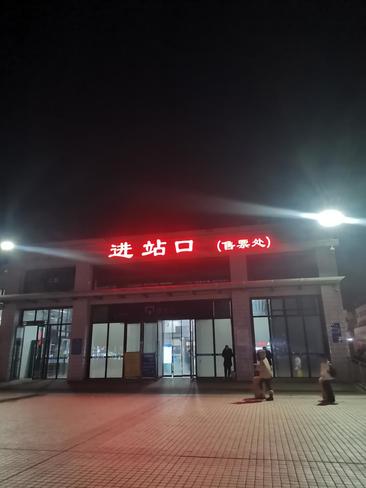 广东不是非去不可，因为女儿的缘故，变得非去不可……

我还没放年假的时候，女儿一