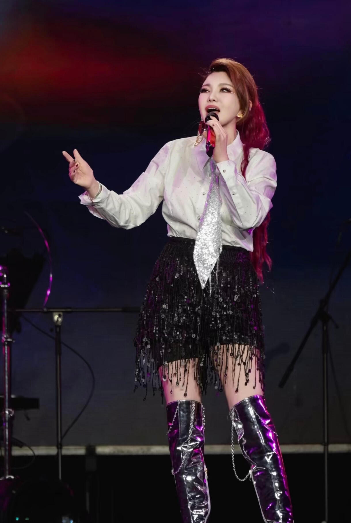 乌兰图雅发文感谢乘风舞台乌兰图雅告别浪姐 从前固有标签，如今全面打开。乌兰图雅在