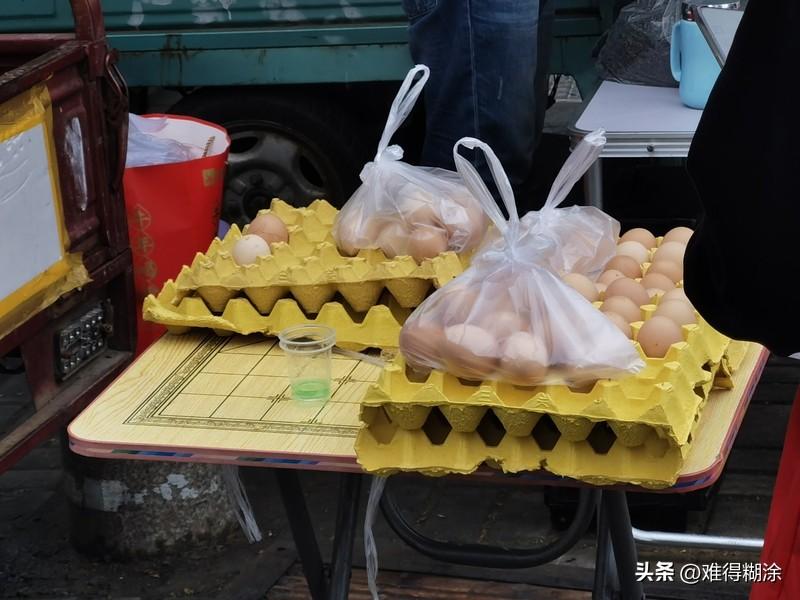 你怎么看街头“扫码送鸡蛋”的套路 街头“扫码送鸡蛋”这套路，就是拿小恩小惠挖坑呢