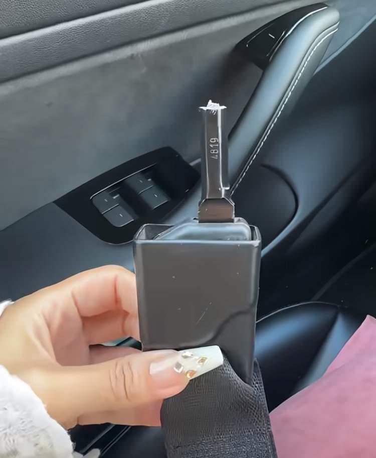每当呆滴车卖不动的时候，西方人的脑洞就像肯尼迪一样大开。
撕拉的roadster