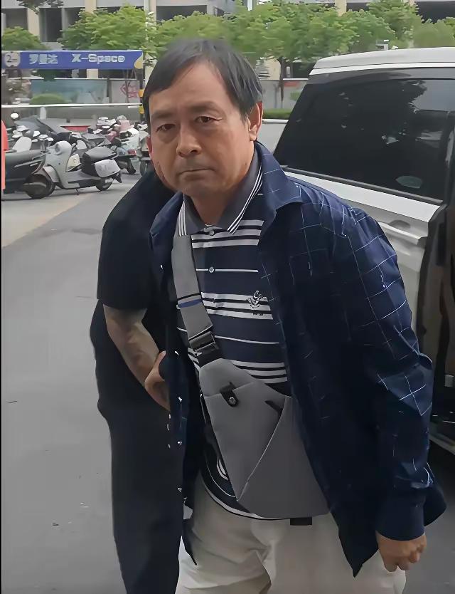 我是佩服马保国的！
我敢说，和他一样年龄大的老人，有几个像他身体这样好？
又有几