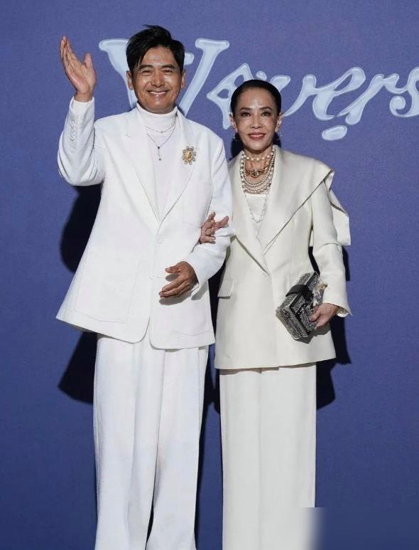 这下终于明白，为啥周润发没捐款了。

一开始看到这个事，我的理解就是：有人提到他