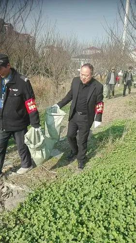 为人处世，要避免走两个极端。
一是不能做咪眼菩萨，当老好人。对任何人任何事都是得