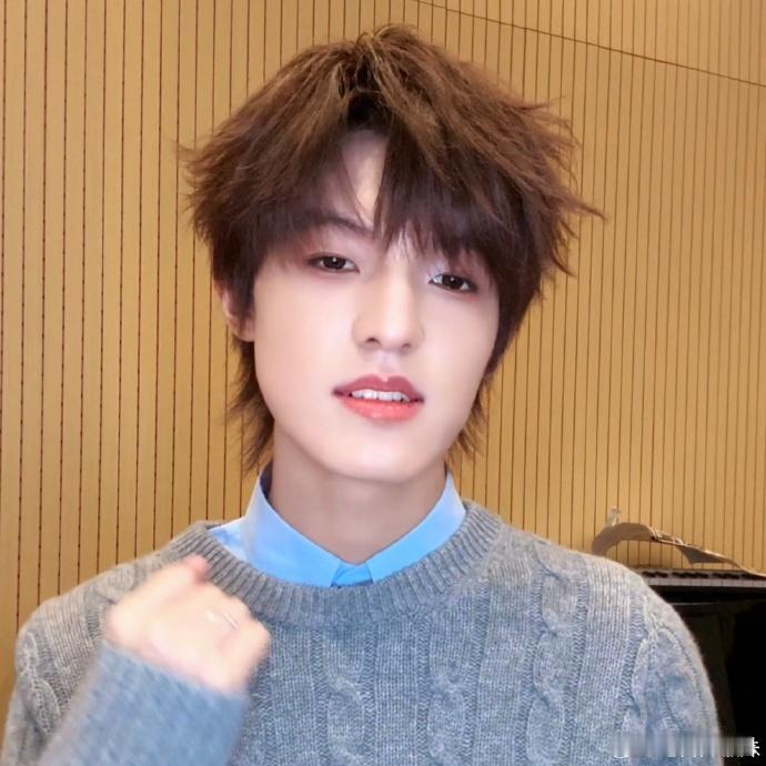 张泽禹凉买摇张泽禹cha凉买摇他把角色演得如此深刻，尤其是那一抹眼神和微妙的表情