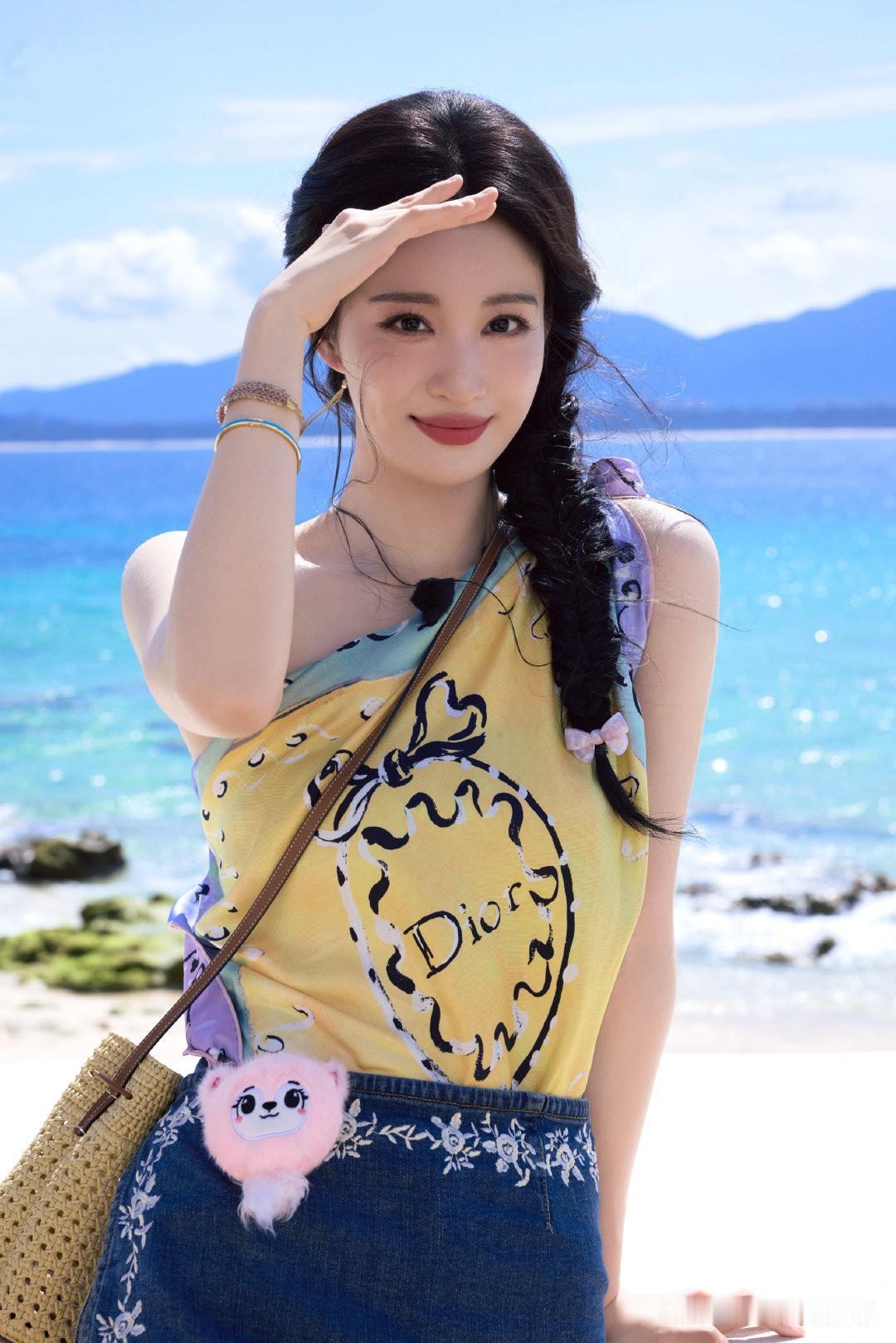 王楚然现在就出发碎片掉落！
干干净净的妆造，
犹如出水芙蓉般清澈，
工作室多发哦