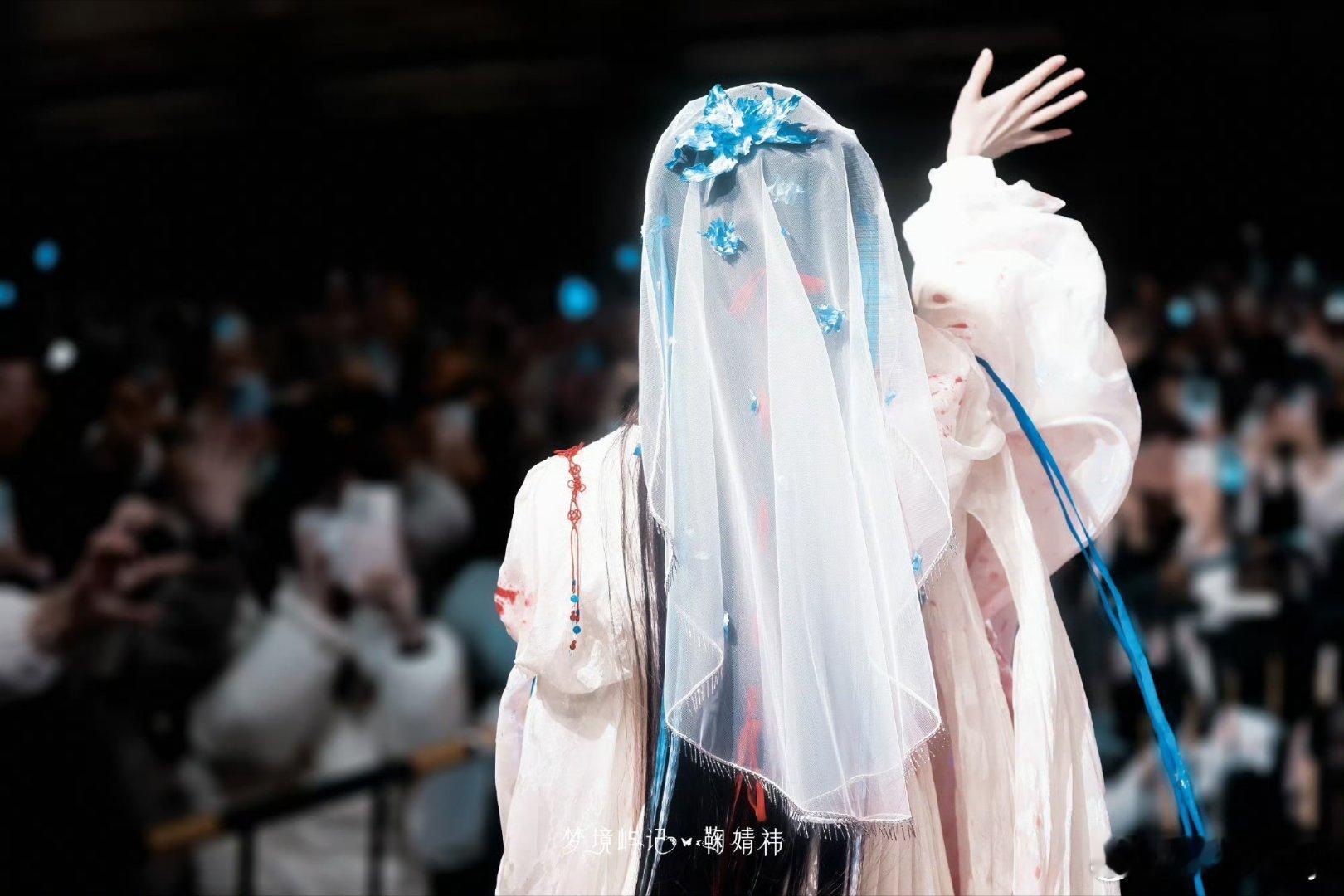 鞠婧祎苏绿夏 jjy鞠婧祎万花世界"她不过是站在布满迷雾的森林里即将翻盘的女王而