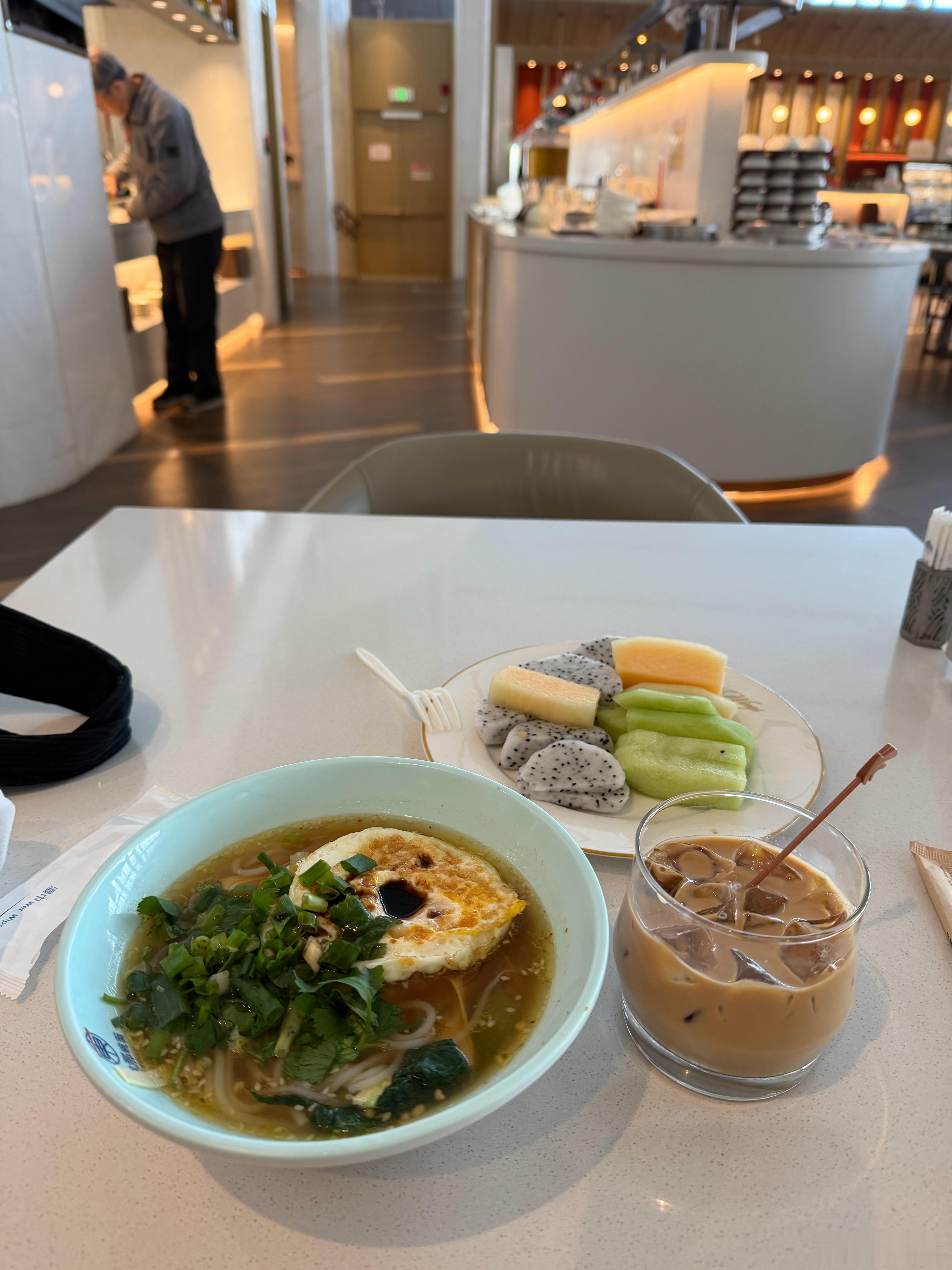 想想明年没有东航白金卡了，还是有点难过