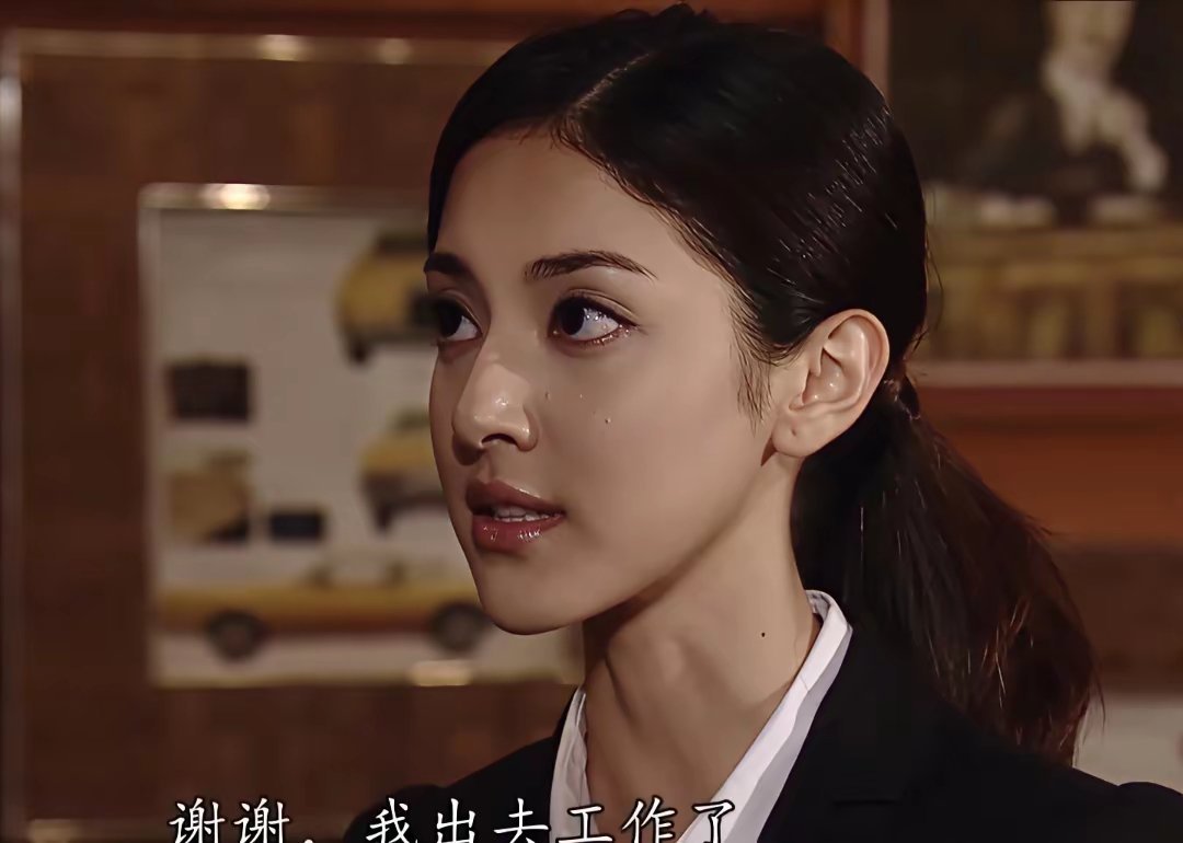 为啥她俩侧脸这么像，难道这就是浓颜大美女的相似性 