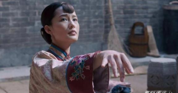 白鹿原上有两个大家族，一个白家，一个鹿家，鹿家往上数五代，那真是吃了上顿没有下顿