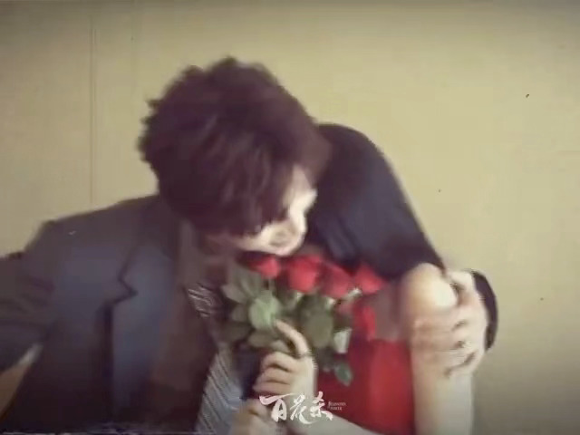 何与谁教你这么演戏的何与领带怎么扯成这样何与这段表演太出彩了！扯领带的瞬间情绪爆