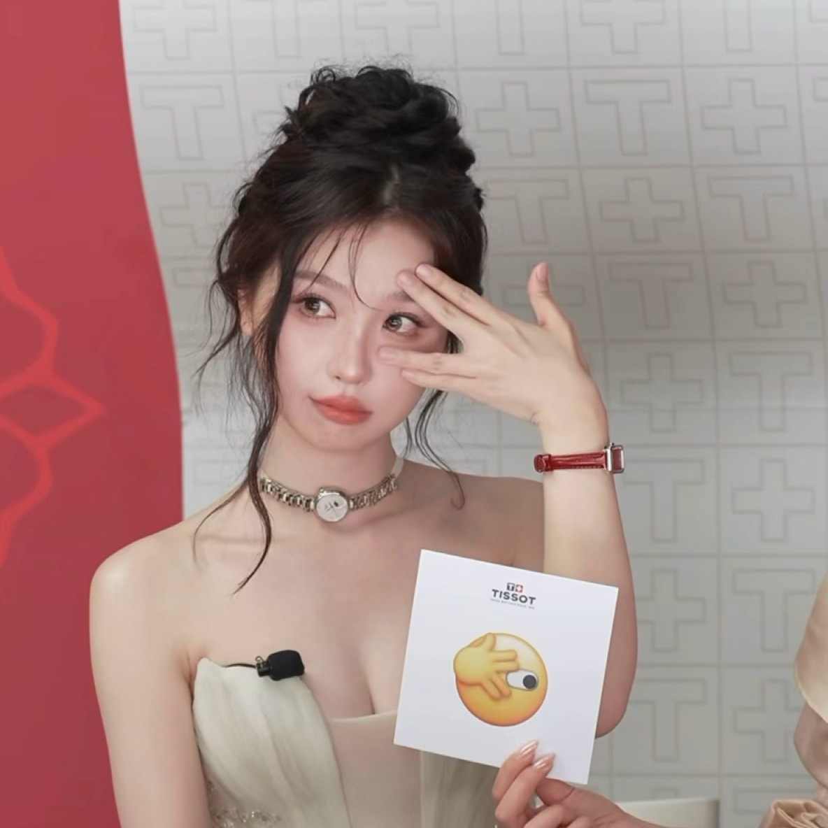只能说是一模一样！！啊啊啊啊啊啊啊啊好可爱的欣欣🥰🥰🥰虞书欣模仿emoji