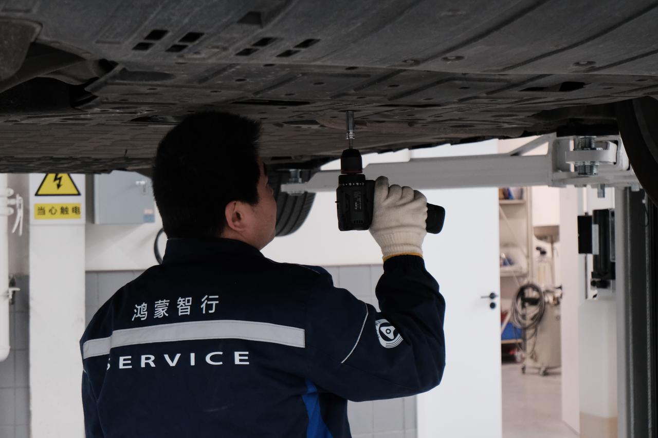 从“服务车”到“服务人”，鸿蒙智行拓展行业价值边界
鸿蒙智行“春节安心行”最值得