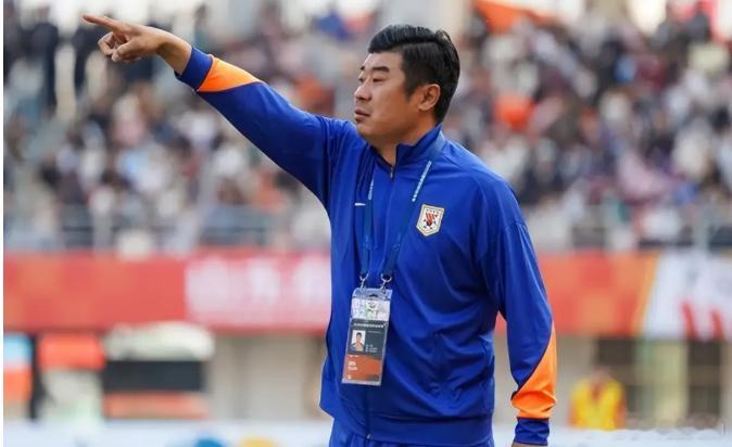 媒体人：再大的泡沫终有破碎的一天，潮水退去才知道谁在裸泳12月24日讯 媒体人尹