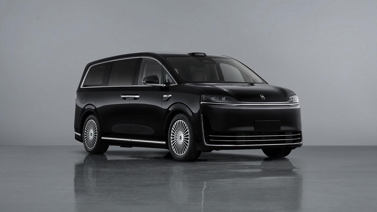 「工信部车展」：智界V9。
尺寸5359*2009*高1859mm，轴距3250