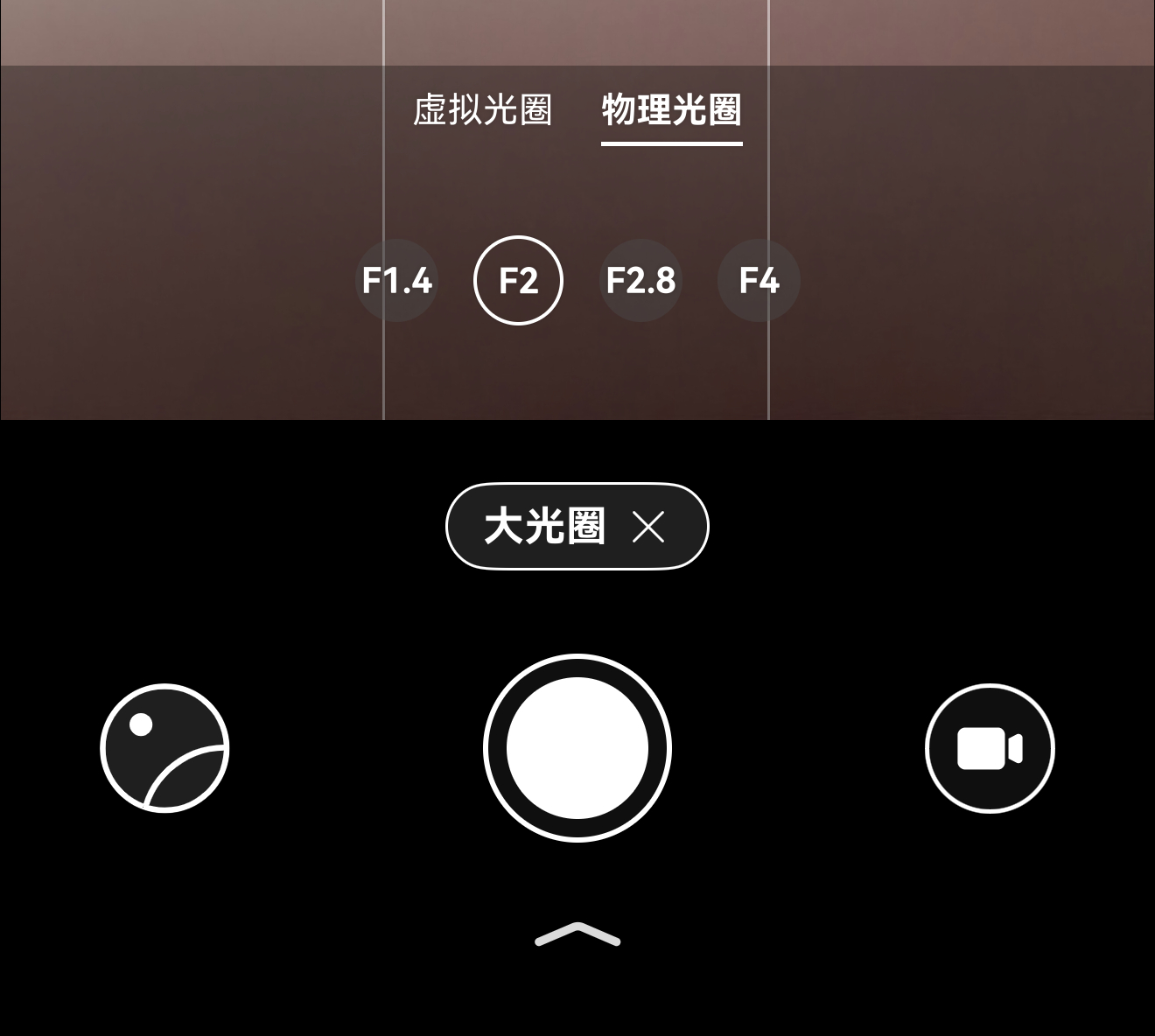 苹果如果能做到根据场景自动切换就可以吹一下，很多人不喜欢手机恒定光圈的虚化效果，