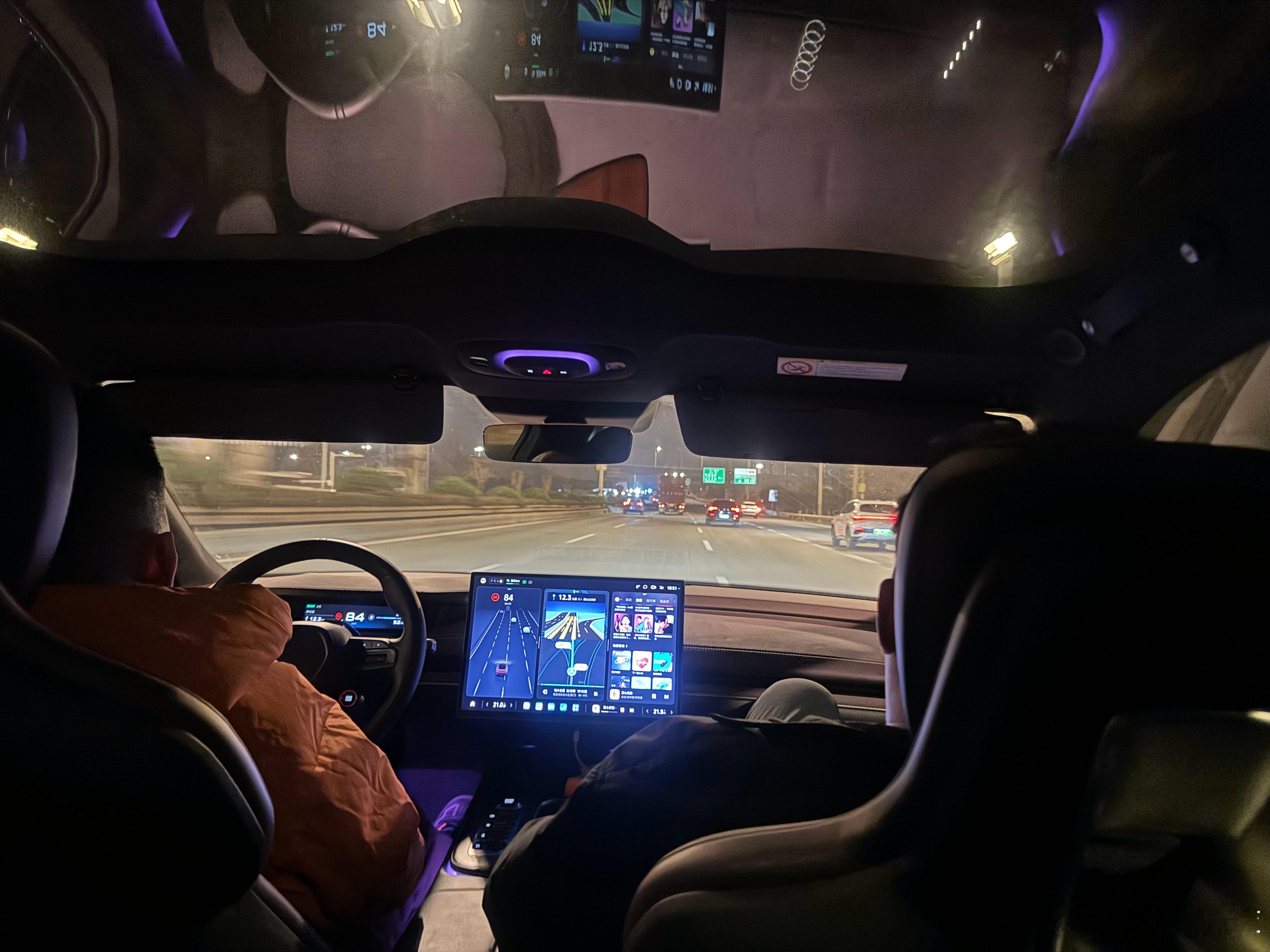 刚吃完晚饭接到网友电话问我便宜车收不收关注了很久很久我说四个轮子都要我直接就出发