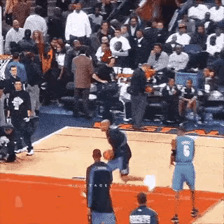 NBA卡特随便一扣都是经典！说真的，现在的扣篮大赛，难度一个比一个高，但真没卡特