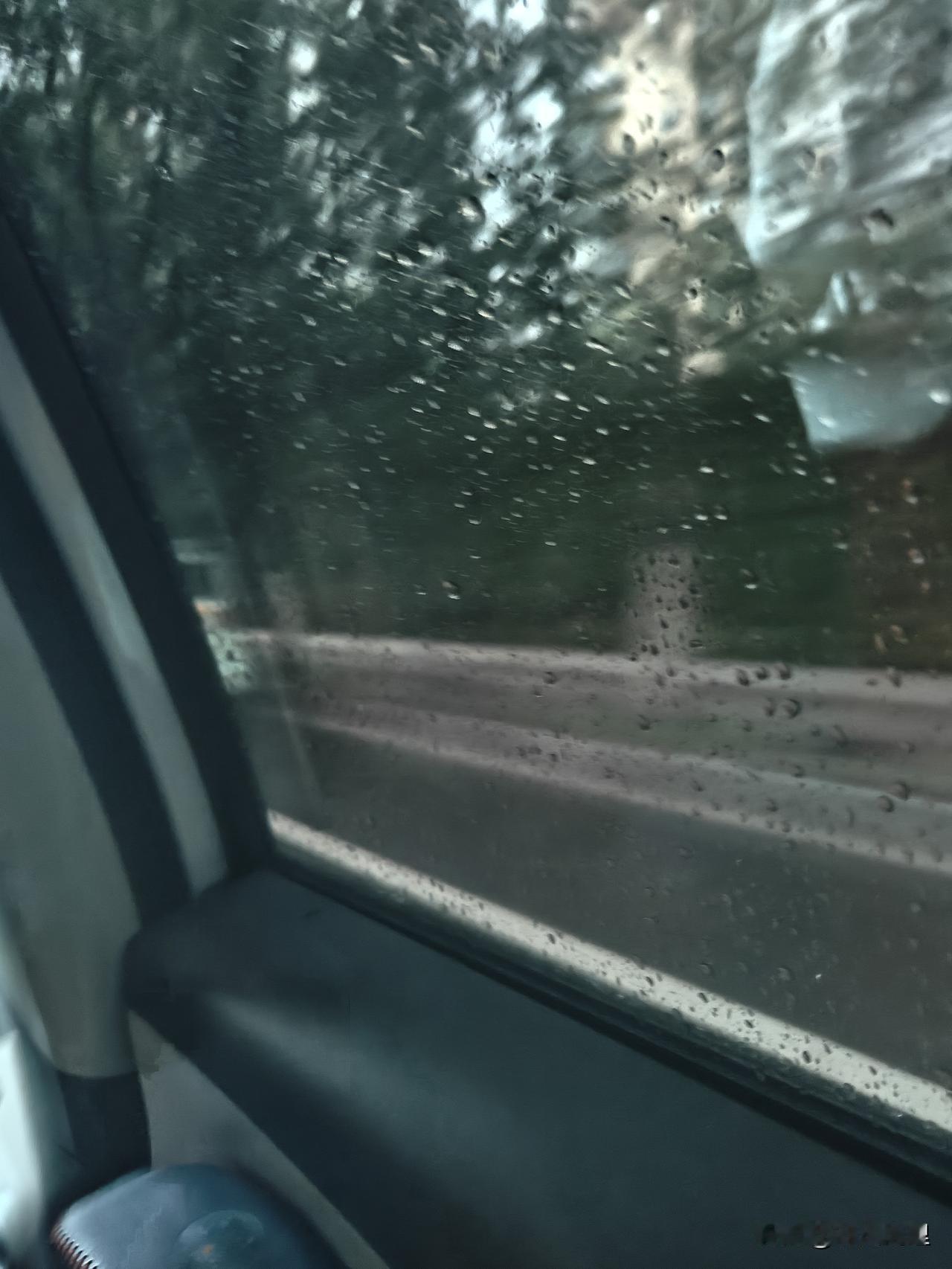 打车你用什么软件？
今天下小雨，打车出去吃饭！现在百度地图上搜了一下位置，然后打