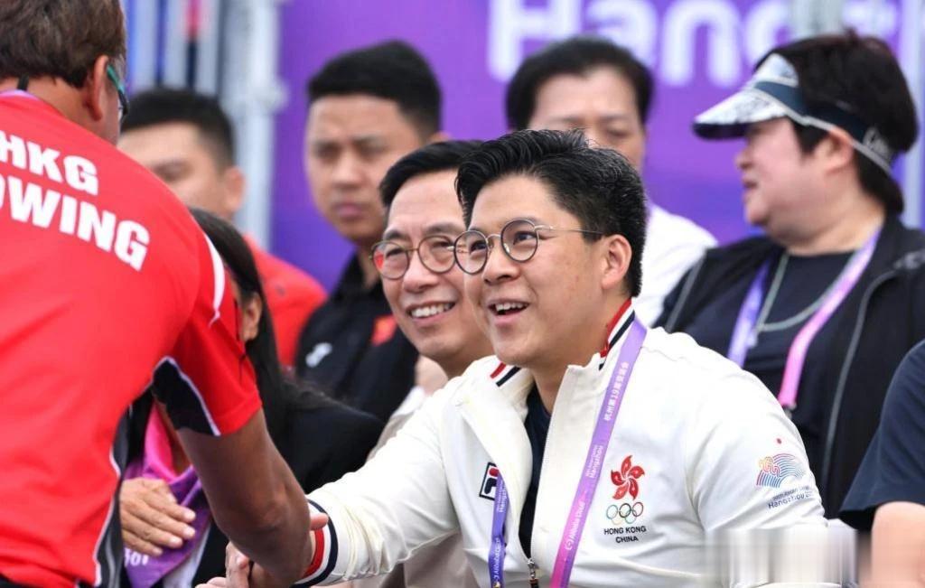 #秋日生活打卡记# 
如果问亚运会开赛至今，最让人暖心的代表团领队是谁，中国香港