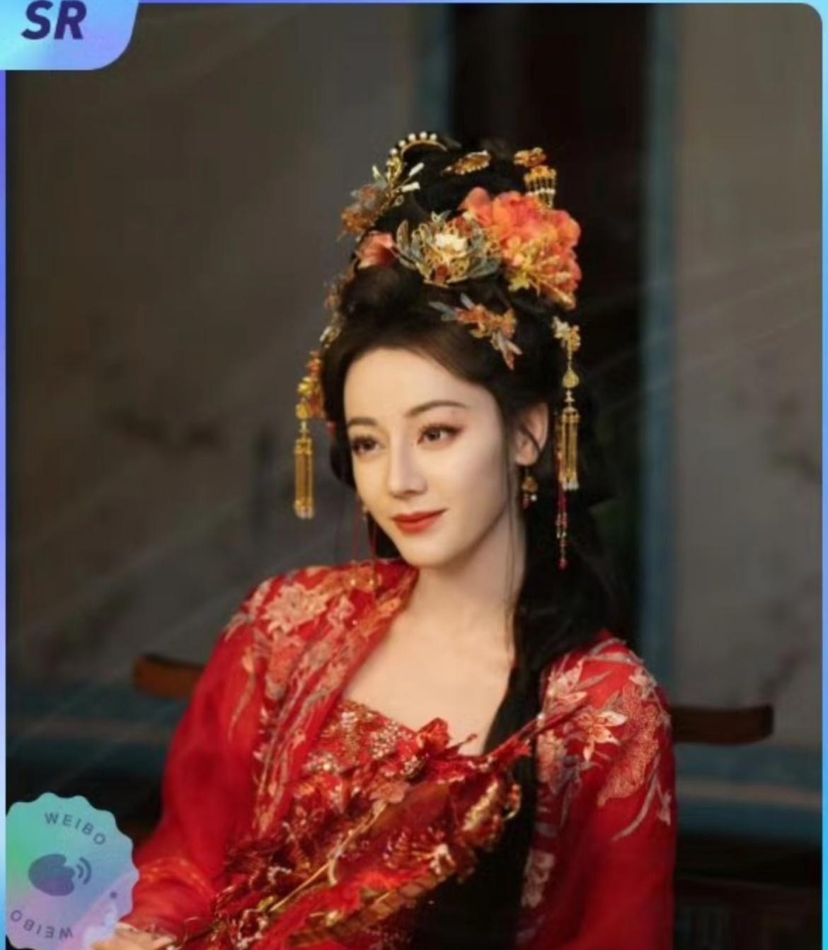 天呐 这个造型第一眼以为是p的 ​​​