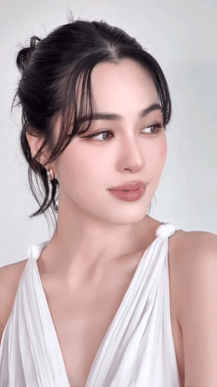 一句叮嘱，满满都是牵挂。邝玲玲妈妈不看时差打电话
