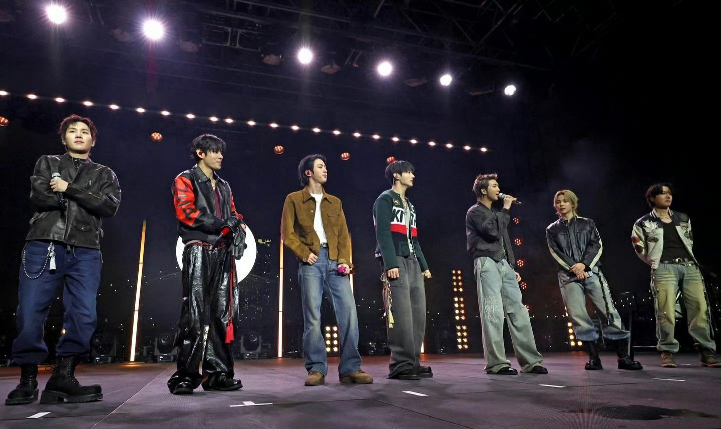 啥意思不给金硕珍带衣服 