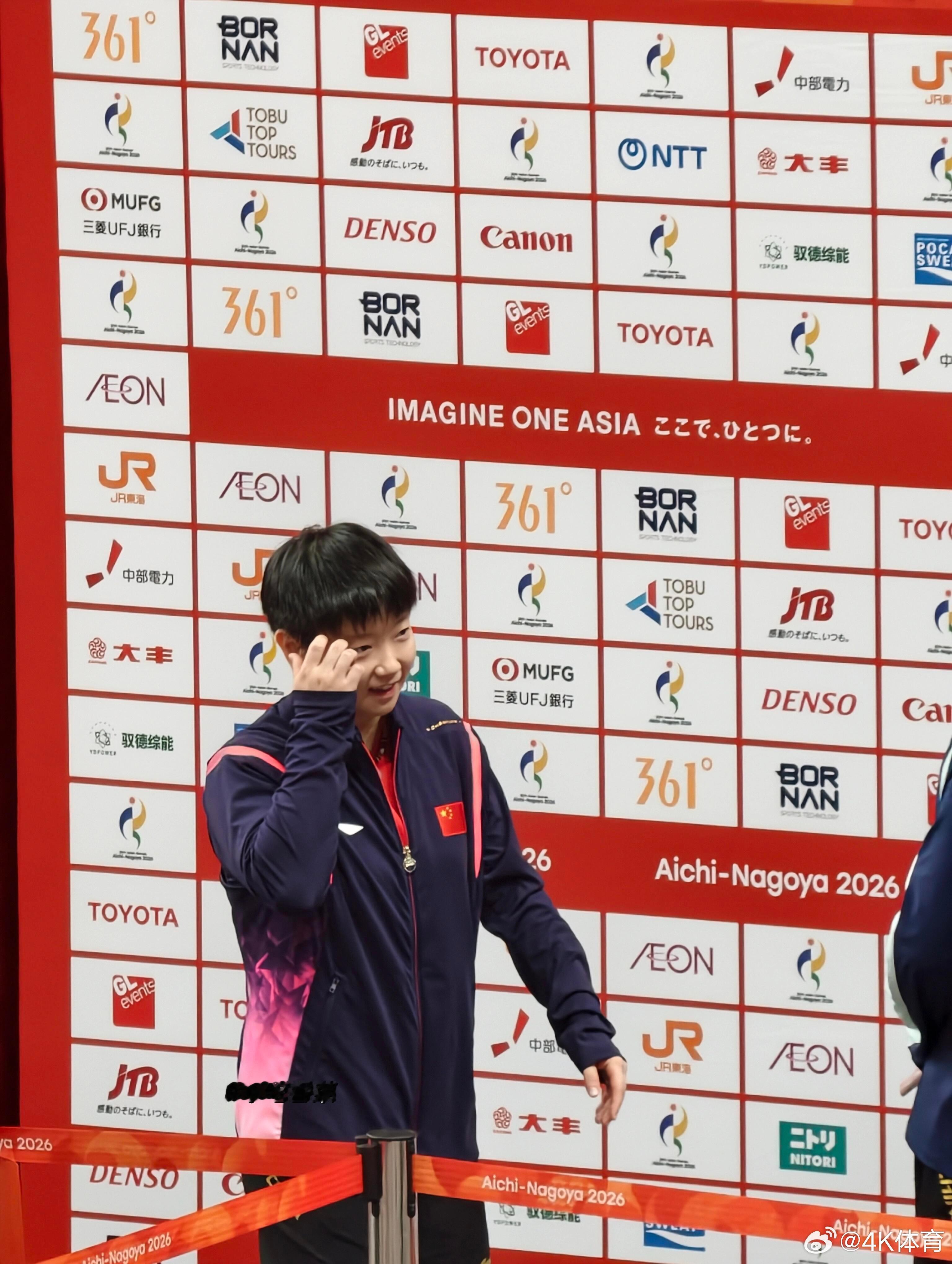 “我不用怀念18岁的雅加达 因为18岁陪着我的人还在我身边” ​​​