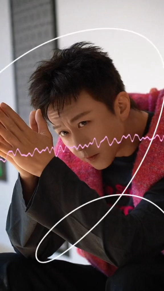 邓超仿妆鹿晗哈哈哈哈哈 第一次看到这么不适合爱豆妆的帅哥！戴美瞳好奇怪啊！是直径