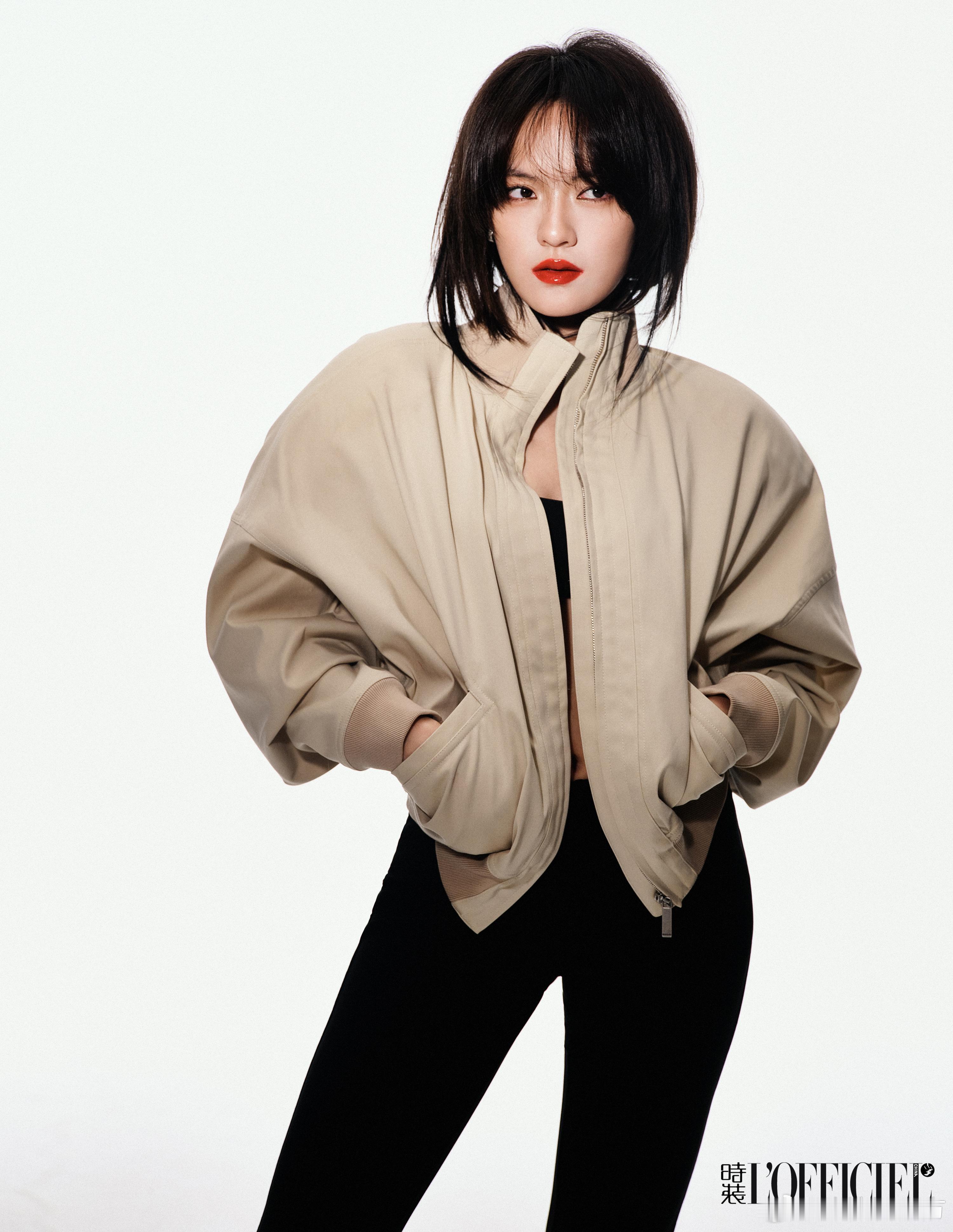 文淇时装五月封面文淇对我有点太大方了 颜值气质双双在线，温柔和锋利并存，这才是小