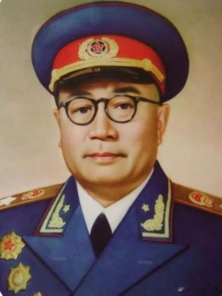 他是中国人民解放军十大元帅之一。35岁任南昌起义前敌委员会参谋团参谋长。42岁任