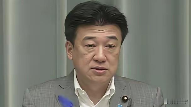 在中国方面完全否认日本的冲之鸟礁是岛屿，并且不承认日本设定的专属经济区合法后。