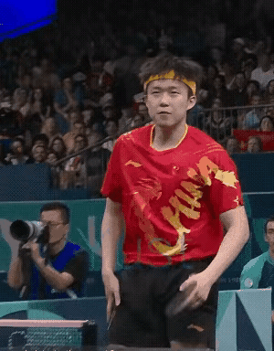 难怪都说他现在是高压锅
本来不懂唇语
但是最后几个字却看出来了
读懂唇语的那一刻