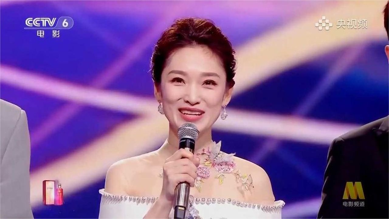 不愧是央视严选，蓝羽主持全程脱稿，字正腔圆震撼全场