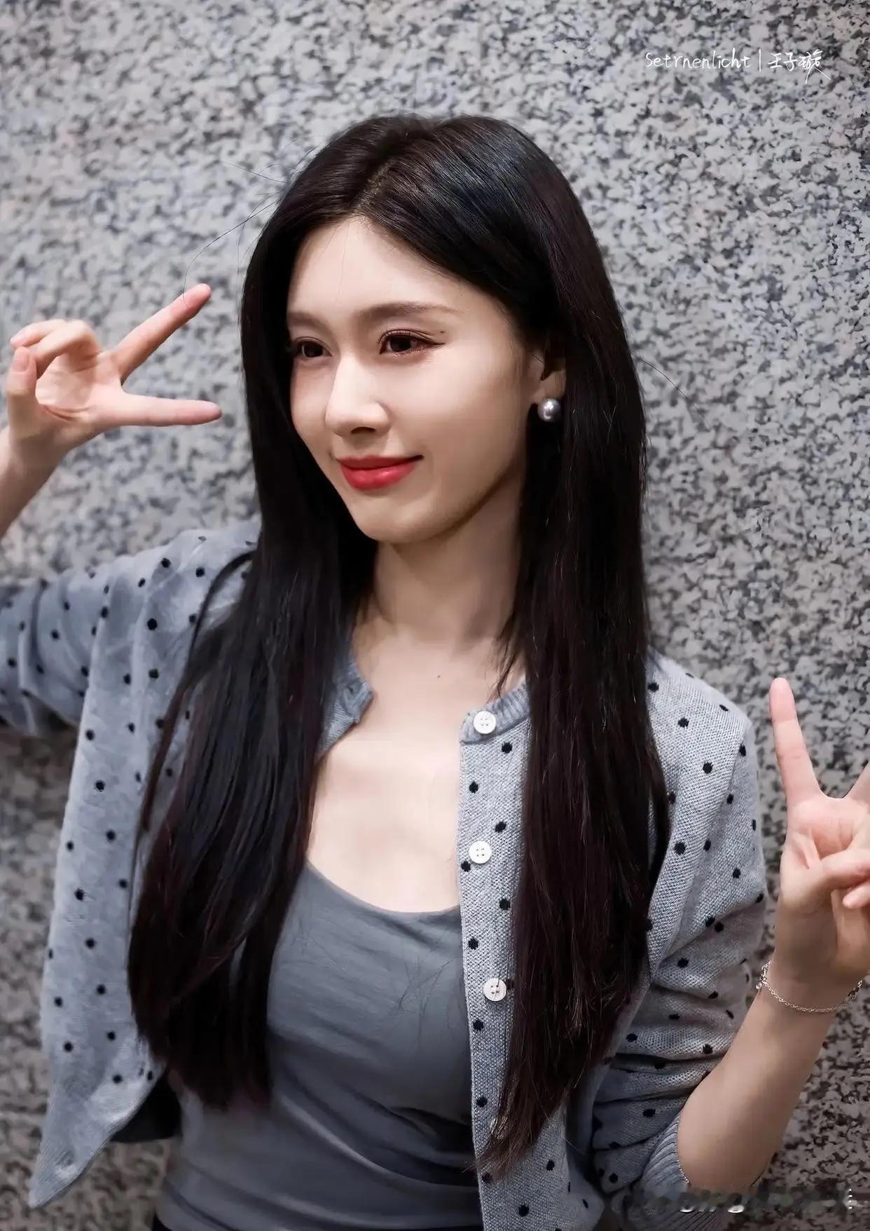 长发飘飘，笑靥如花 少女心爆棚。