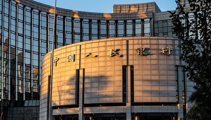 【中国人民银行： 全年人民币贷款增加18.09万亿元 】中国人民银行数据显示，全